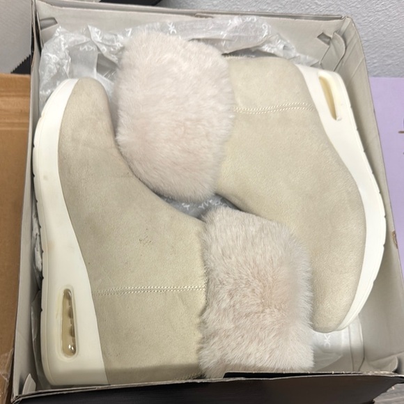 DKNY Women's Abri Wedge Booties - Picture 2 of 7